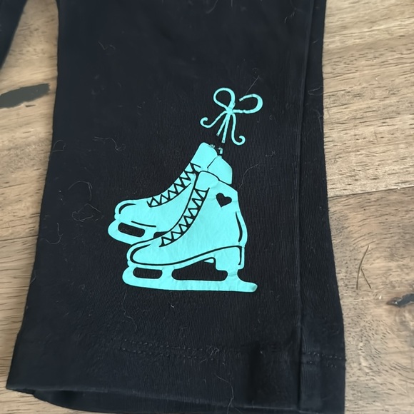 9 month future figure skater ⛸️ set includes Nike onesie and long stretch pants - Picture 3 of 3